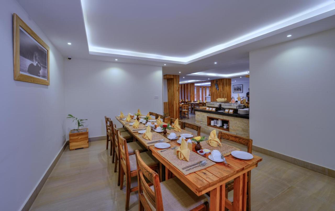 Aabas Pokhara By Barahi Hospitality Hotel Exterior photo